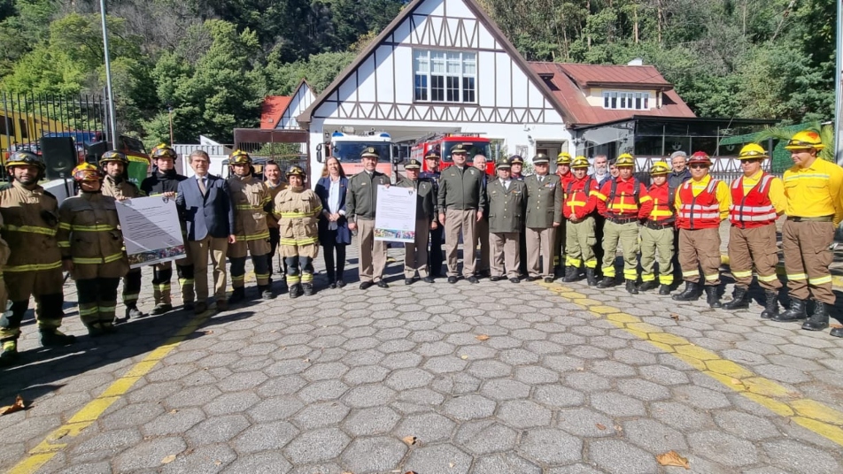 Bomberos de Chile y Corma firman nuevo convenio de cooperación